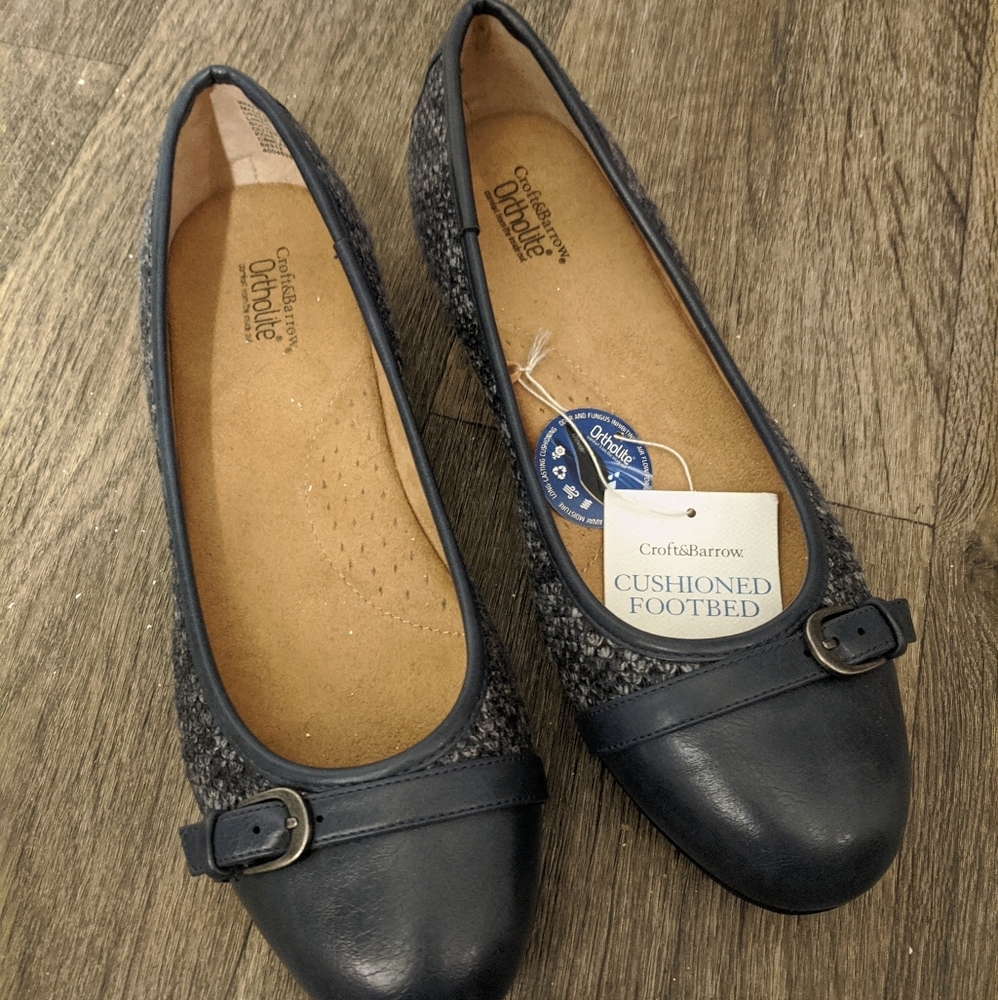 NWOT Croft and Barrow Navy Flats